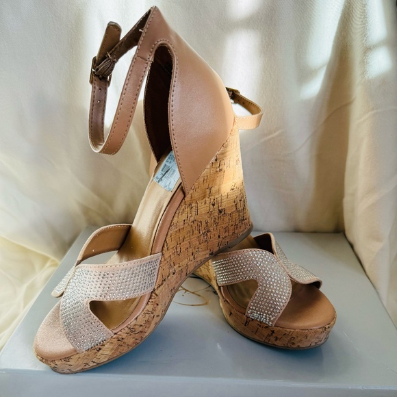 Material Girl MMG Bretta Wedge Women's SIZE 6 - Picture 1 of 8